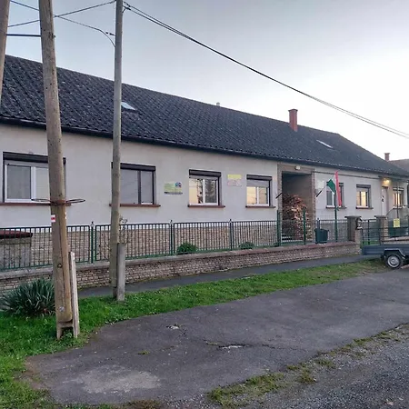 Goecseji Turista Haz Salomvar