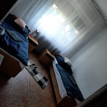 Goecseji Turista Haz Salomvar *