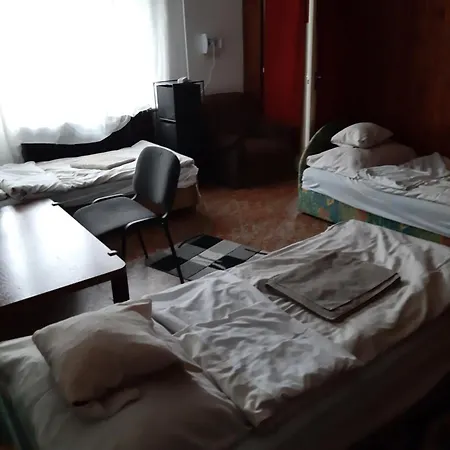 Goecseji Turista Haz Salomvar *