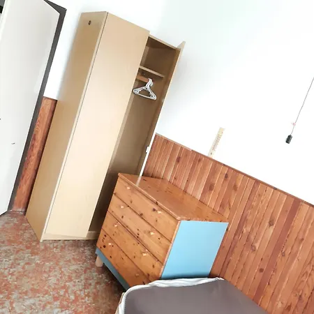 Goecseji Turista Haz Salomvar